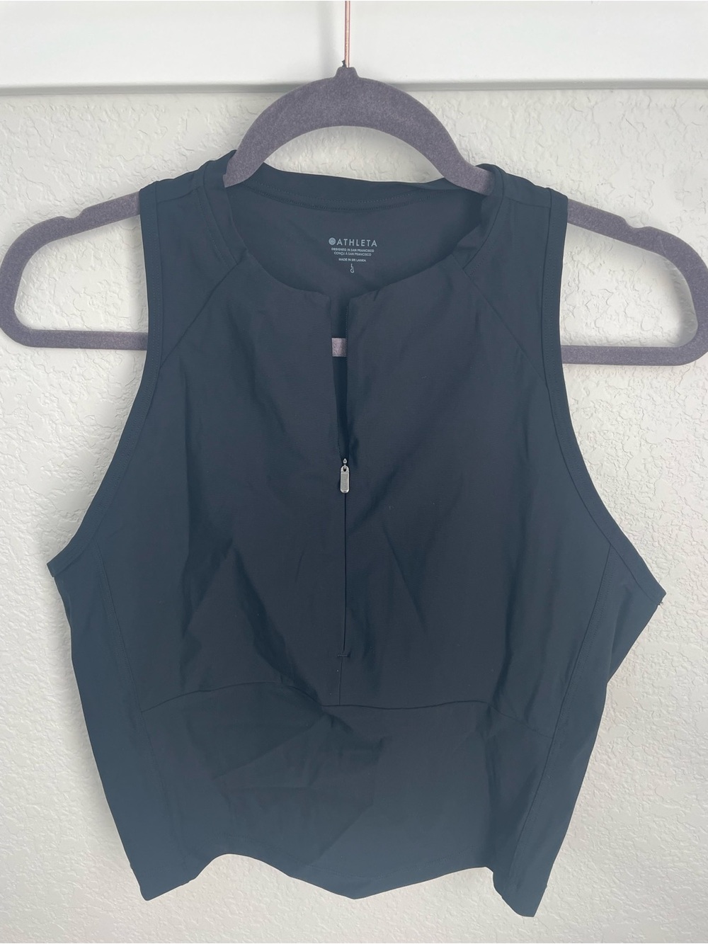 black Athleta front-zip athletic cropped tank top Large